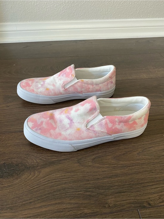 No Boundaries Shoes - NWOT No Boundaries Slip-On Sneakers - Pink Tie-Dye
